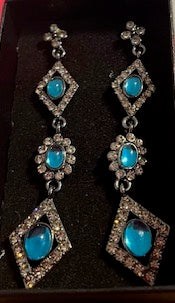 These vintage earrings from the 1930s or 1940s are absolutely stunning!